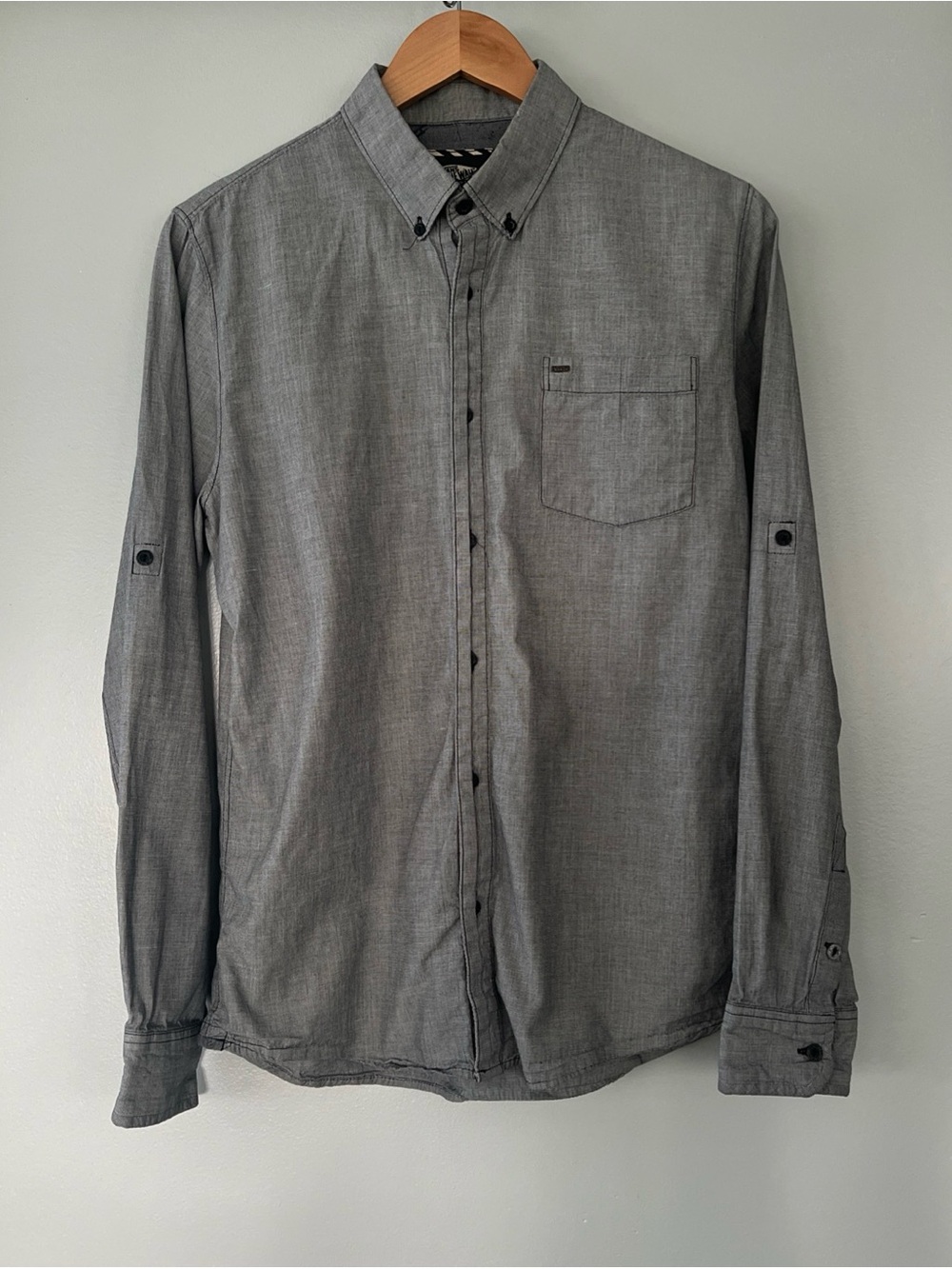 Vans Off the Wall Gray Long Sleeve Button Front Roll Tab Sleeve Size Small